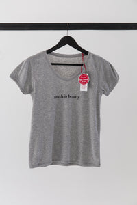 high-quality inspirational t-shirt grey saying: truth is beauty 